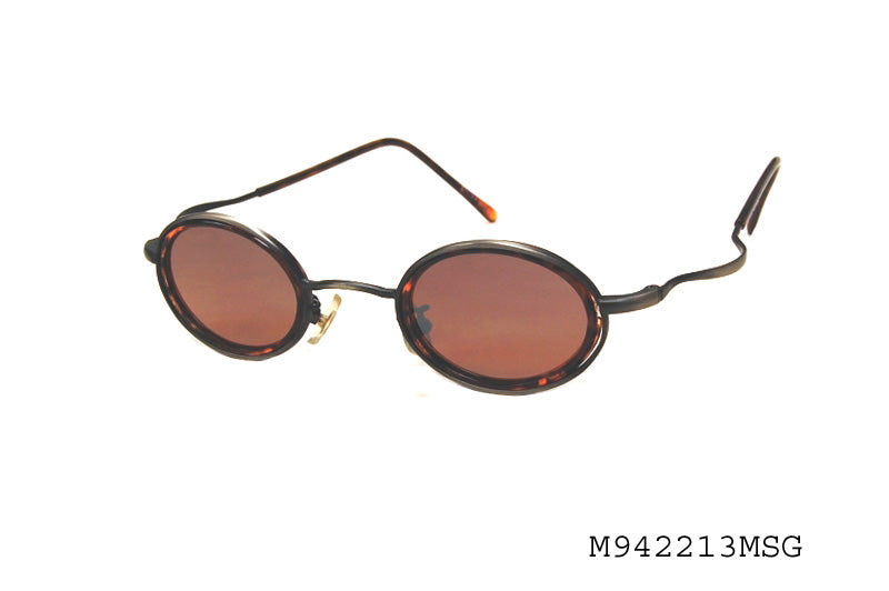 Polarized fashion sunglasses with a round frame in metallic silver, featuring smoke gradient lenses and sleek temples.